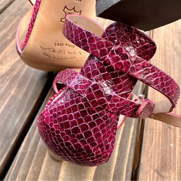 LIKE NEW Via Spiga Strappy Block Heel Sandals Berry Snake Print Leather Size 9 - Picture 6 of 13